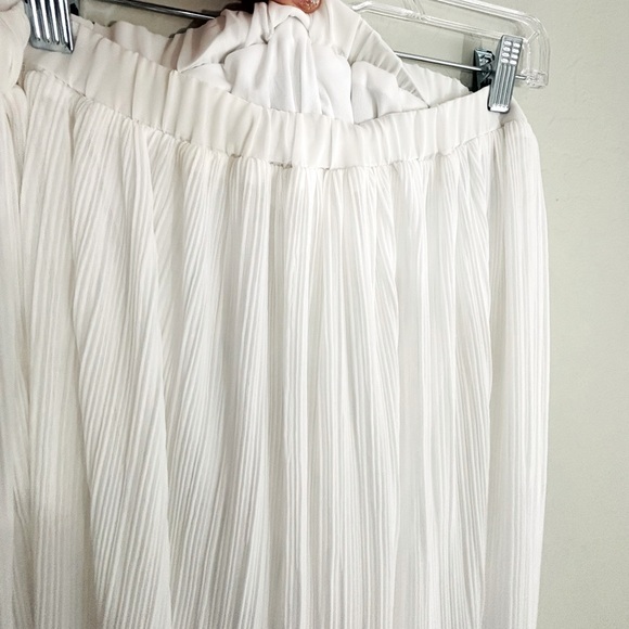 White pleated coverup gown L - Picture 4 of 5